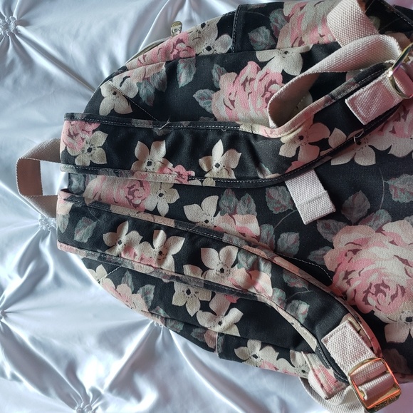 Backpack - Picture 3 of 5